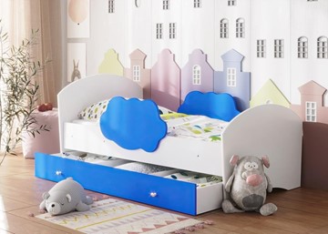 Кровать детская Тучка с ящиком, корпус Белый, фасад Синий в Омске