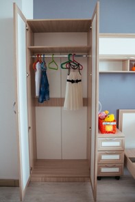Двухдверный детский шкаф Остин М02 в Омске - предосмотр 3